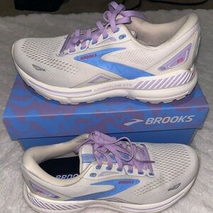 Brooks Women’s Adrenaline GTS 23 Running Shoes